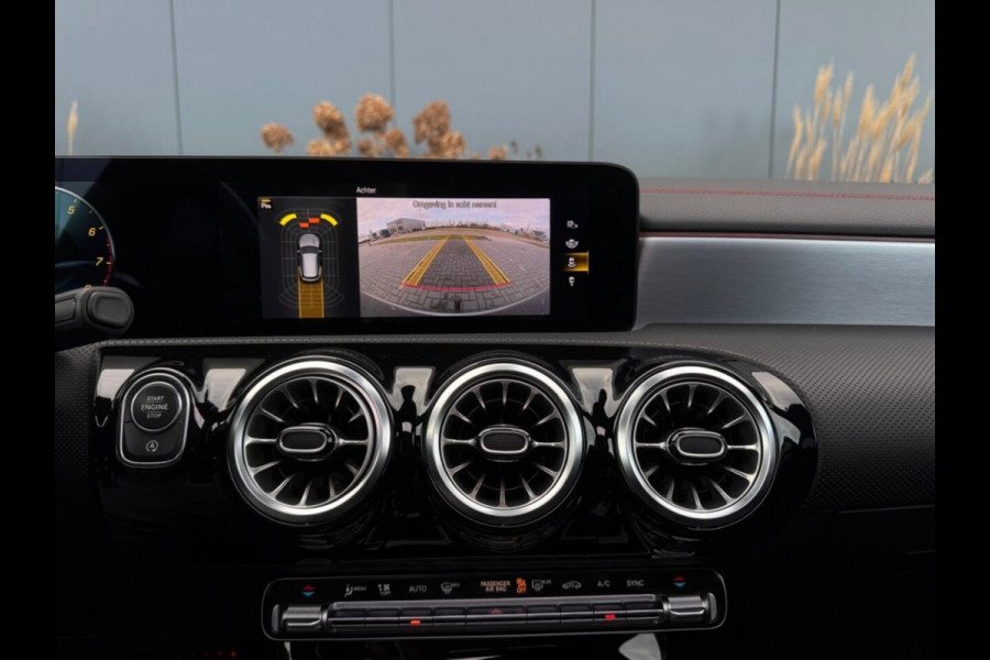 Mercedes-Benz CLA-Klasse Shooting Brake 180 AMG Night Edition | AMG | Pano | Ambilight | Memory