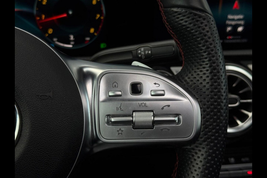 Mercedes-Benz CLA-Klasse Shooting Brake 180 AMG Night Edition | AMG | Pano | Ambilight | Memory