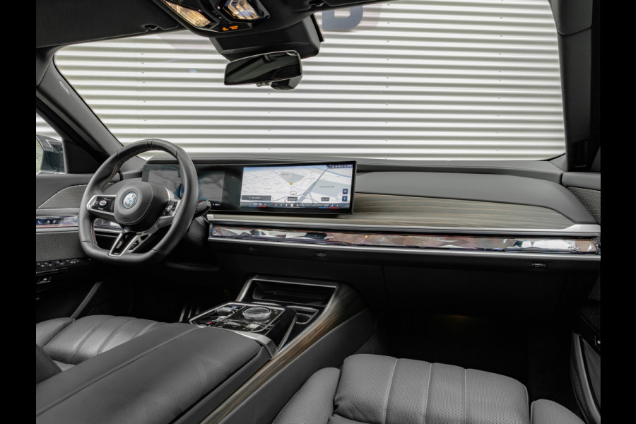 BMW i7 M70 xDrive 106kWh - Executive Drive Pro - Sky Lounge - Individual Interieur