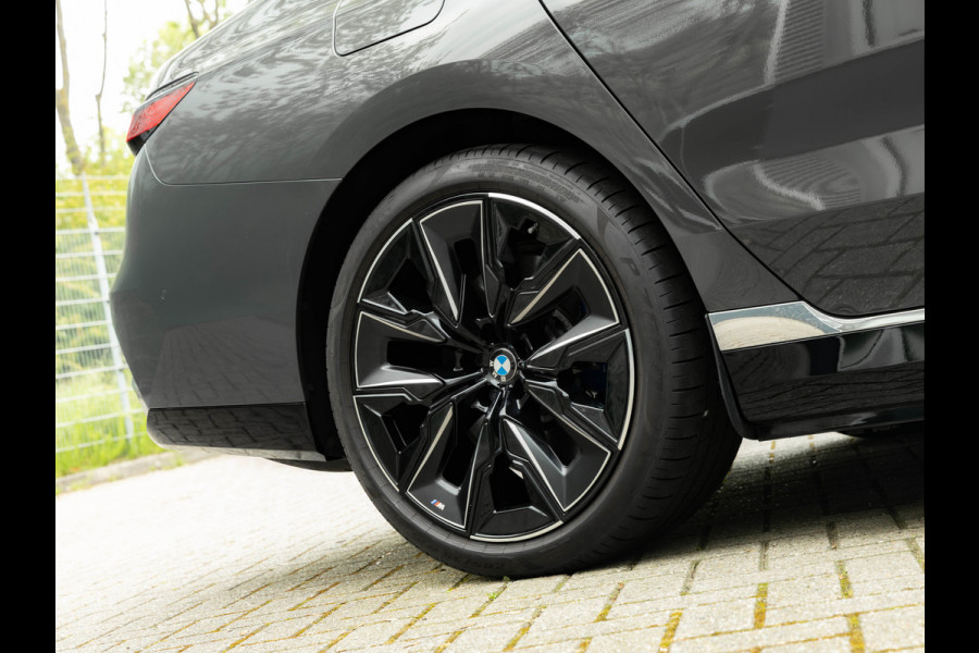 BMW i7 M70 xDrive 106kWh - Executive Drive Pro - Sky Lounge - Individual Interieur