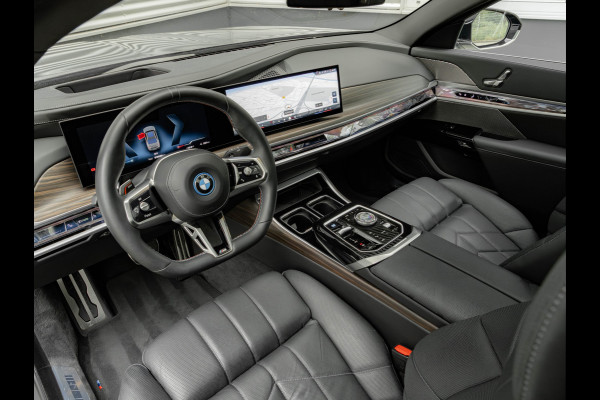 BMW i7 M70 xDrive 106kWh - Executive Drive Pro - Sky Lounge - Individual Interieur
