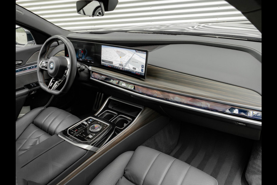BMW i7 M70 xDrive 106kWh - Executive Drive Pro - Sky Lounge - Individual Interieur