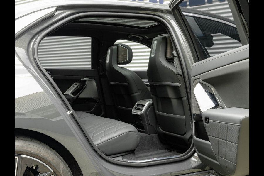 BMW i7 M70 xDrive 106kWh - Executive Drive Pro - Sky Lounge - Individual Interieur