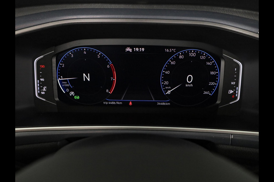 Volkswagen T-Roc 1.5 TSI R-Line Business | Achteruitrijcamera | Ergo Stoelen | Stoelverwarming | Elektrische achterklep |