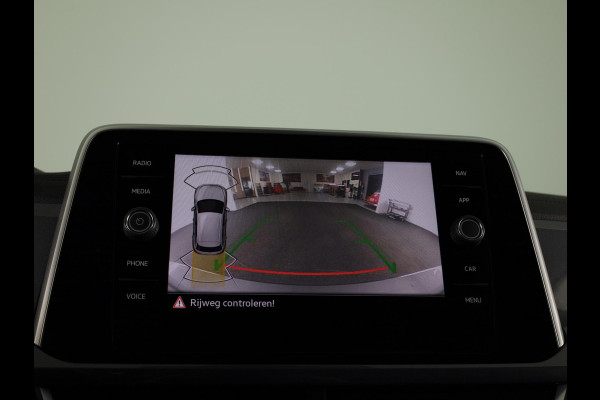 Volkswagen T-Roc 1.5 TSI R-Line Business | Achteruitrijcamera | Ergo Stoelen | Stoelverwarming | Elektrische achterklep |