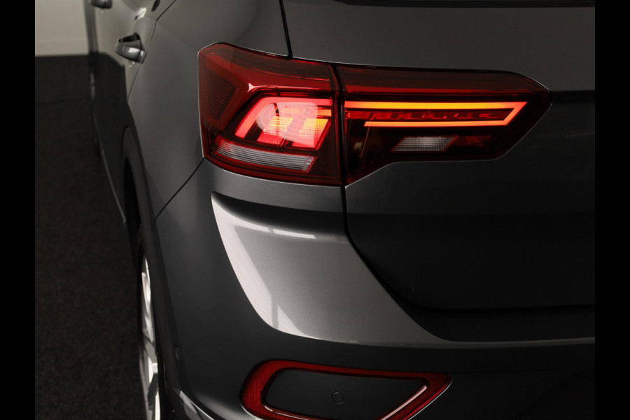 Volkswagen T-Roc 1.5 TSI R-Line Business | Achteruitrijcamera | Ergo Stoelen | Stoelverwarming | Elektrische achterklep |