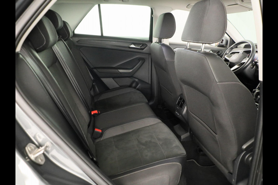 Volkswagen T-Roc 1.5 TSI R-Line Business | Achteruitrijcamera | Ergo Stoelen | Stoelverwarming | Elektrische achterklep |