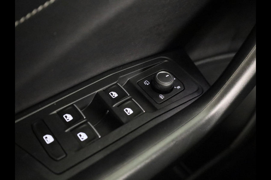 Volkswagen T-Roc 1.5 TSI R-Line Business | Achteruitrijcamera | Ergo Stoelen | Stoelverwarming | Elektrische achterklep |