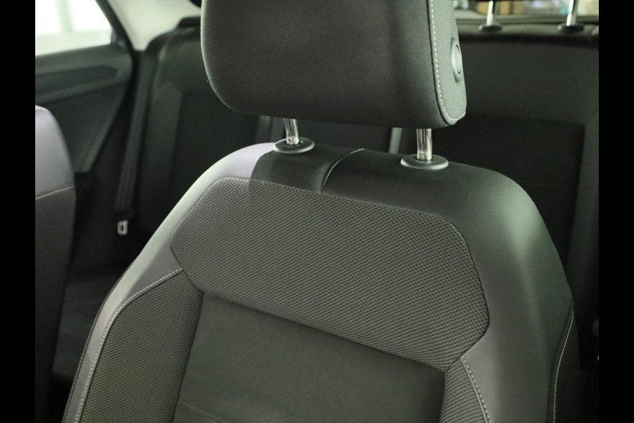 Volkswagen T-Roc 1.5 TSI R-Line Business | Achteruitrijcamera | Ergo Stoelen | Stoelverwarming | Elektrische achterklep |