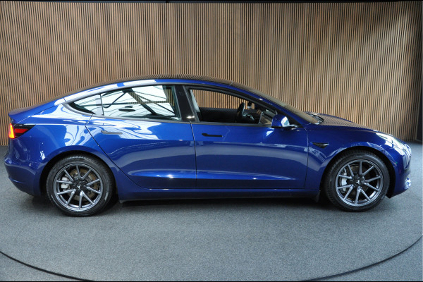 Tesla Model 3 Autopilot ACC Stuurverwarm. Afneemb. trekhaak PDC Leer Navi Panoramadak 360° Elektr. achterklep Stoelverwarming voor & achter Climate voor & achter LM velgen BTW auto!