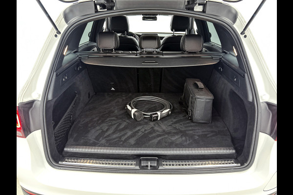Mercedes-Benz GLC 300 e 4MATIC Business Solution AMG Inclusief 24 maanden Mercedes-Benz Certified garantie voor Europa.