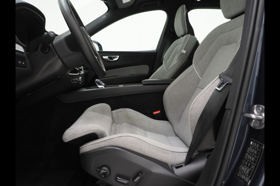Volvo XC60 2.0 T6 Plug-in hybrid AWD Ultimate | Panoramadak | Trekhaak | Tailored Wool Blend | Luchtvering | HUD | Harman/Kardon