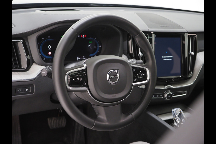 Volvo XC60 2.0 T6 Plug-in hybrid AWD Ultimate | Panoramadak | Trekhaak | Tailored Wool Blend | Luchtvering | HUD | Harman/Kardon