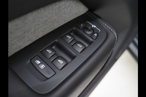 Volvo XC60 2.0 T6 Plug-in hybrid AWD Ultimate | Panoramadak | Trekhaak | Tailored Wool Blend | Luchtvering | HUD | Harman/Kardon