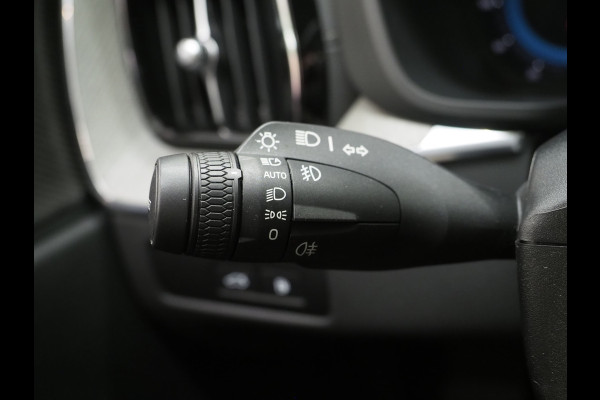 Volvo XC60 2.0 T6 Plug-in hybrid AWD Ultimate | Panoramadak | Trekhaak | Tailored Wool Blend | Luchtvering | HUD | Harman/Kardon