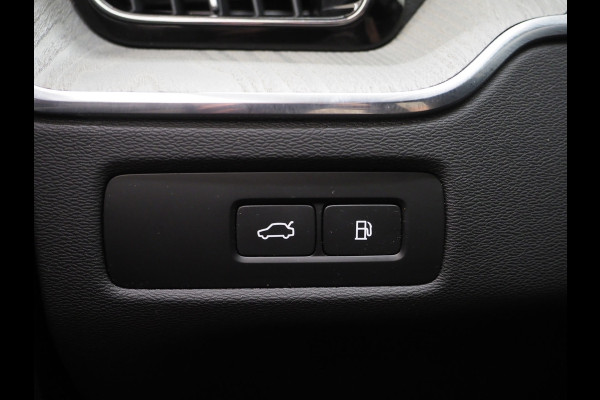 Volvo XC60 2.0 T6 Plug-in hybrid AWD Ultimate | Panoramadak | Trekhaak | Tailored Wool Blend | Luchtvering | HUD | Harman/Kardon