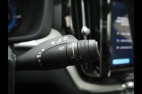 Volvo XC60 2.0 T6 Plug-in hybrid AWD Ultimate | Panoramadak | Trekhaak | Tailored Wool Blend | Luchtvering | HUD | Harman/Kardon