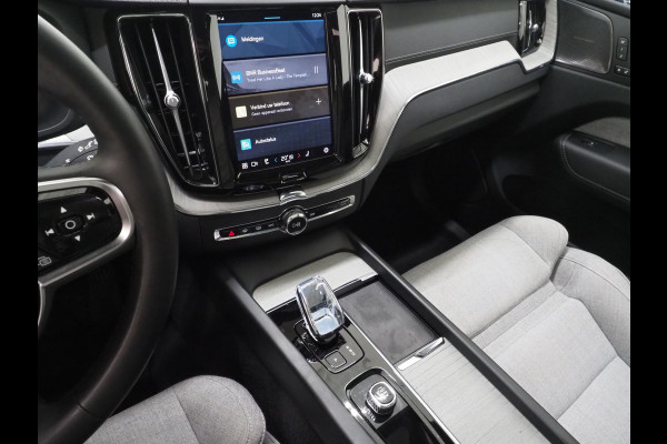 Volvo XC60 2.0 T6 Plug-in hybrid AWD Ultimate | Panoramadak | Trekhaak | Tailored Wool Blend | Luchtvering | HUD | Harman/Kardon