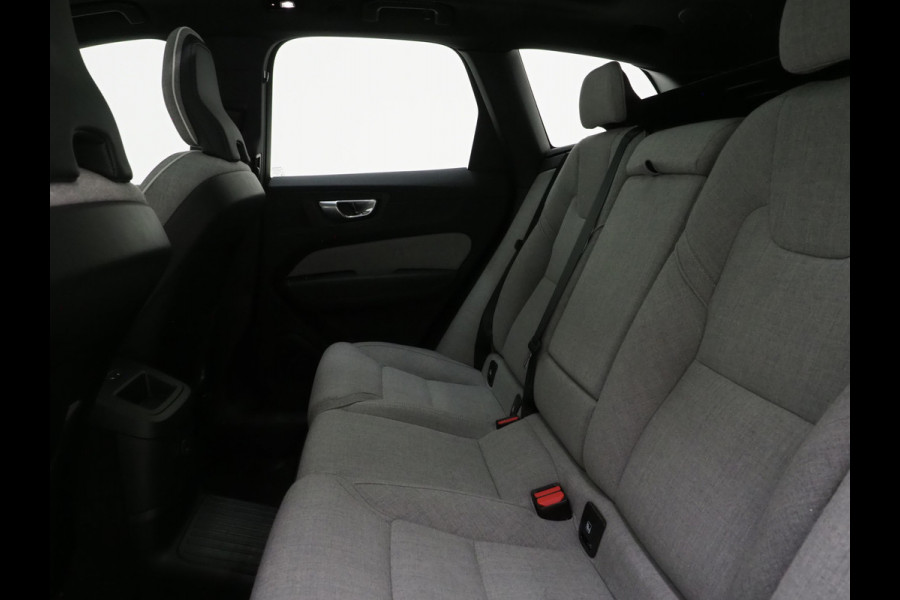 Volvo XC60 2.0 T6 Plug-in hybrid AWD Ultimate | Panoramadak | Trekhaak | Tailored Wool Blend | Luchtvering | HUD | Harman/Kardon