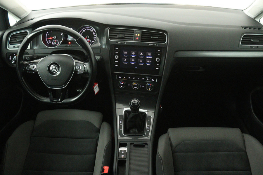 Volkswagen Golf 1.0 TSI Comfortline Business (NAVIGATIE, STOELVERWARMING, PARKEERSENSOREN, CLIMA, GOED ONDERHOUDEN)