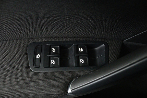Volkswagen Golf 1.0 TSI Comfortline Business (NAVIGATIE, STOELVERWARMING, PARKEERSENSOREN, CLIMA, GOED ONDERHOUDEN)