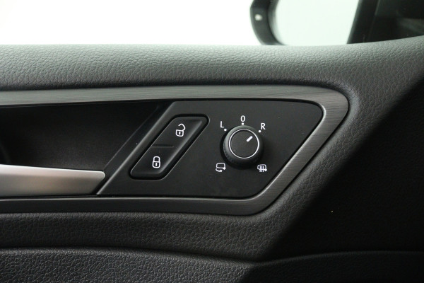 Volkswagen Golf 1.0 TSI Comfortline Business (NAVIGATIE, STOELVERWARMING, PARKEERSENSOREN, CLIMA, GOED ONDERHOUDEN)
