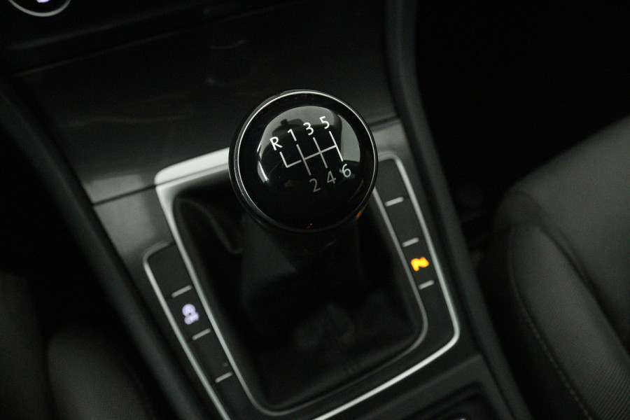 Volkswagen Golf 1.0 TSI Comfortline Business (NAVIGATIE, STOELVERWARMING, PARKEERSENSOREN, CLIMA, GOED ONDERHOUDEN)