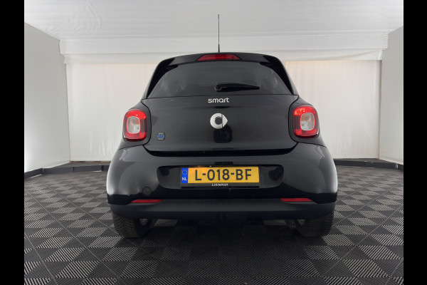 Smart Forfour EQ Essential 18 kWh [ 3-Fase ] (INCL.BTW) *LEATHER | HEATED-COMFORTSEATS | PRIVACY-GLASS | AIRCO | CRUISE | 15''ALU*