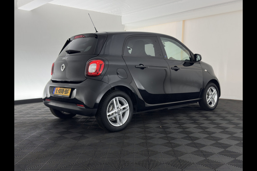 Smart Forfour EQ Essential 18 kWh [ 3-Fase ] (INCL.BTW) *LEATHER | HEATED-COMFORTSEATS | PRIVACY-GLASS | AIRCO | CRUISE | 15''ALU*