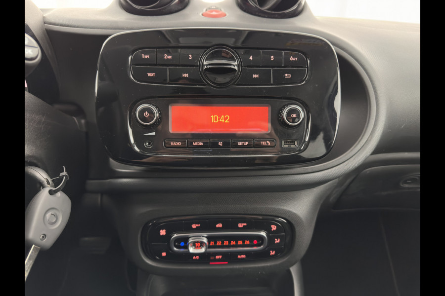 Smart Forfour EQ Essential 18 kWh [ 3-Fase ] (INCL.BTW) *LEATHER | HEATED-COMFORTSEATS | PRIVACY-GLASS | AIRCO | CRUISE | 15''ALU*