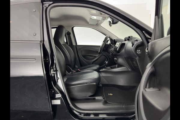 Smart Forfour EQ Essential 18 kWh [ 3-Fase ] (INCL.BTW) *LEATHER | HEATED-COMFORTSEATS | PRIVACY-GLASS | AIRCO | CRUISE | 15''ALU*