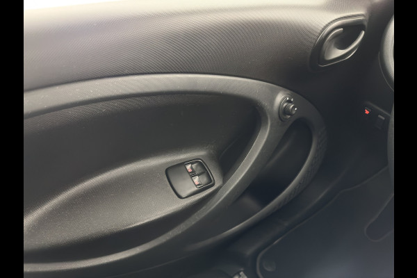 Smart Forfour EQ Essential 18 kWh [ 3-Fase ] (INCL.BTW) *LEATHER | HEATED-COMFORTSEATS | PRIVACY-GLASS | AIRCO | CRUISE | 15''ALU*