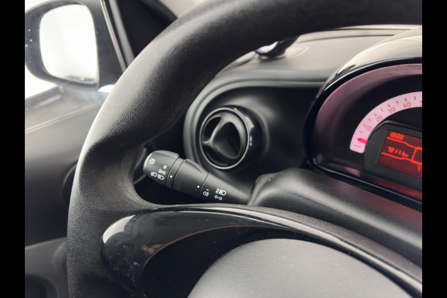 Smart Forfour EQ Essential 18 kWh [ 3-Fase ] (INCL.BTW) *LEATHER | HEATED-COMFORTSEATS | PRIVACY-GLASS | AIRCO | CRUISE | 15''ALU*