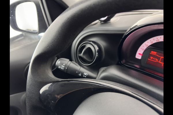 Smart Forfour EQ Essential 18 kWh [ 3-Fase ] (INCL.BTW) *LEATHER | HEATED-COMFORTSEATS | PRIVACY-GLASS | AIRCO | CRUISE | 15''ALU*