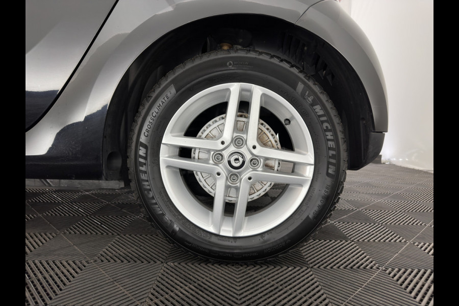 Smart Forfour EQ Essential 18 kWh [ 3-Fase ] (INCL.BTW) *LEATHER | HEATED-COMFORTSEATS | PRIVACY-GLASS | AIRCO | CRUISE | 15''ALU*