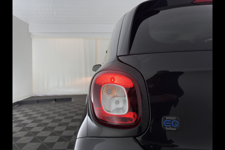 Smart Forfour EQ Essential 18 kWh [ 3-Fase ] (INCL.BTW) *LEATHER | HEATED-COMFORTSEATS | PRIVACY-GLASS | AIRCO | CRUISE | 15''ALU*