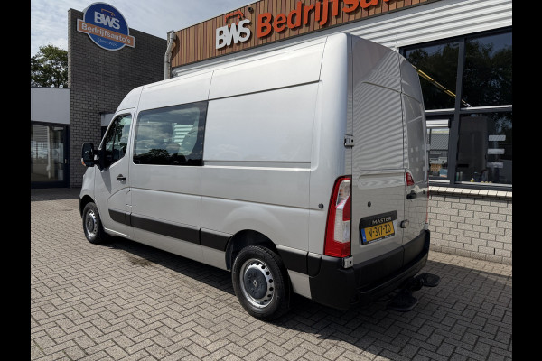 Renault Master T35 2.3 dCi 130pk L2H2 bpm vrij / euro 6 diesel / vaste prijs rijklaar € 19.950 ex btw / DC 7 persoons / zilver metallic / trekhaak 2500 kg / airco / cruise / navigatie