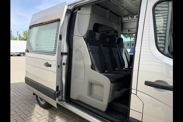Renault Master T35 2.3 dCi 130pk L2H2 bpm vrij / euro 6 diesel / vaste prijs rijklaar € 19.950 ex btw / DC 7 persoons / zilver metallic / trekhaak 2500 kg / airco / cruise / navigatie
