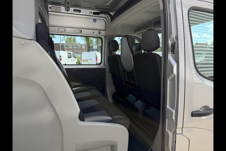 Renault Master T35 2.3 dCi 130pk L2H2 bpm vrij / euro 6 diesel / vaste prijs rijklaar € 19.950 ex btw / DC 7 persoons / zilver metallic / trekhaak 2500 kg / airco / cruise / navigatie