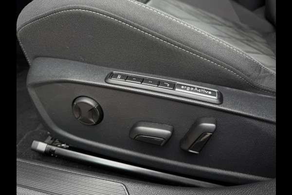 Volkswagen Golf 1.4 eHybrid Style | Carplay | Camera | Memory | Navi | Sfeerverlichting | LED