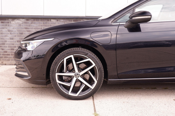 Volkswagen Golf 1.4 eHybrid Style | Carplay | Camera | Memory | Navi | Sfeerverlichting | LED