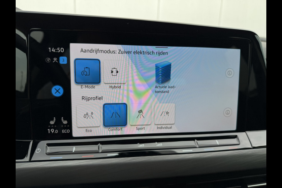 Volkswagen Golf 1.4 eHybrid Style | Carplay | Camera | Memory | Navi | Sfeerverlichting | LED