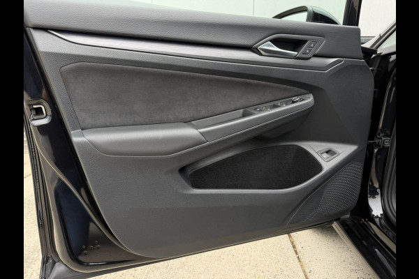 Volkswagen Golf 1.4 eHybrid Style | Carplay | Camera | Memory | Navi | Sfeerverlichting | LED