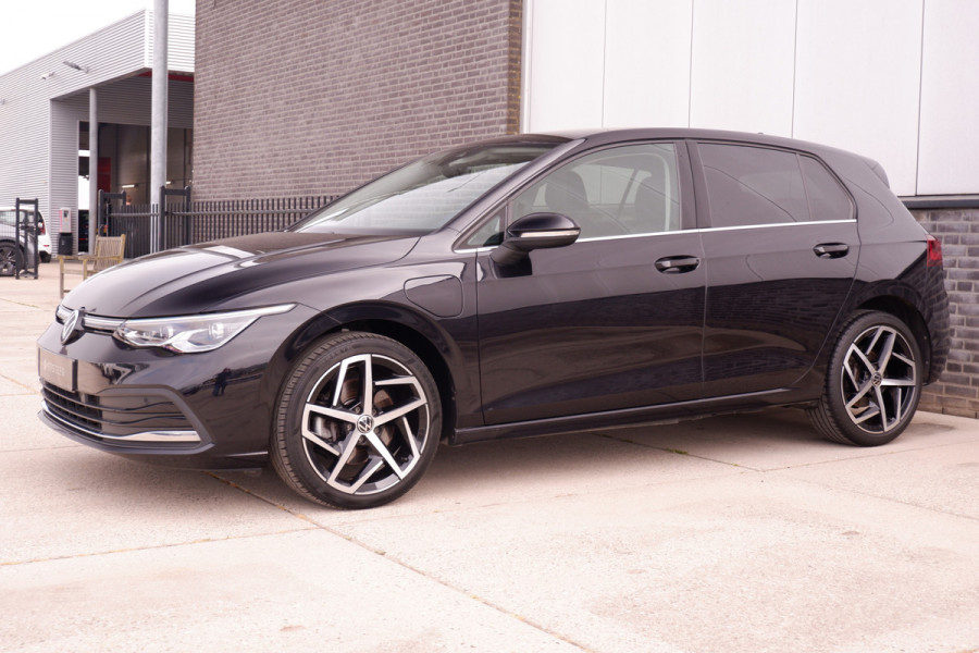 Volkswagen Golf 1.4 eHybrid Style | Carplay | Camera | Memory | Navi | Sfeerverlichting | LED