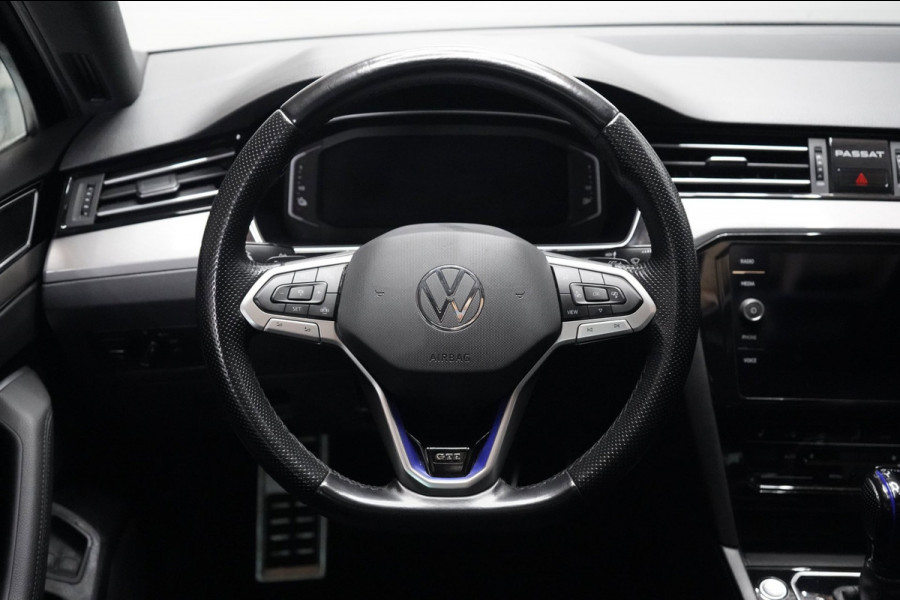 Volkswagen Passat Variant 1.4 TSI PHEV GTE | PANO | ACC | STOELVERWARMING