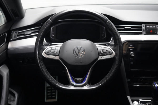 Volkswagen Passat Variant 1.4 TSI PHEV GTE | PANO | ACC | STOELVERWARMING