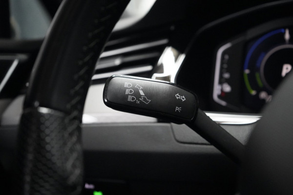 Volkswagen Passat Variant 1.4 TSI PHEV GTE | PANO | ACC | STOELVERWARMING