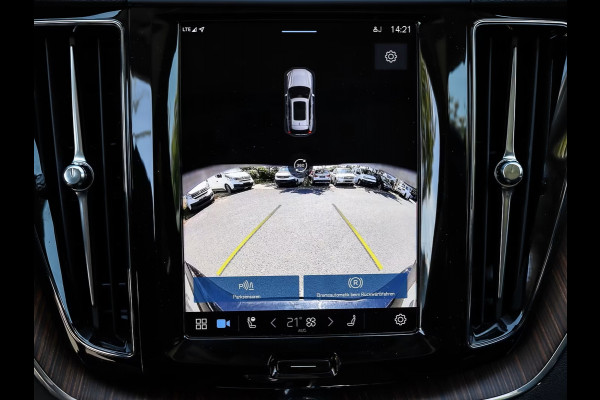 Volvo XC60 2.0 T8 Plug-in hybrid AWD Plus Dark (335kW/455PK) FULL OPTION (PANO / TREKH) ** 1e EIG - Ex VOLVO) ** INFORMEER OOK NAAR ONZE AANTREKKELIJKE FINANCIAL-LEASE TARIEVEN **