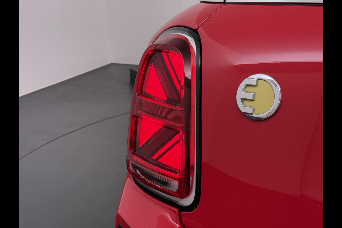 MINI Countryman 1.5 Cooper S E ALL4 Classic VAN: 26.900,- VOOR: 24.770,- UW WKVOORDEEL: 2.130,- | SPORTSTOELEN | AFN. TREKHAAK | 4X4 | STOELVERWARMING|