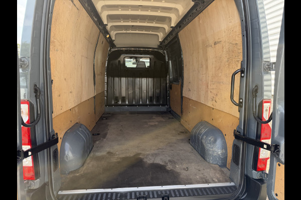 Renault Master T35 2.3 dCi 150pk L3H3 Energy Comfort / vaste prijs rijklaar € 21.950 ex btw / lease vanaf € 358 / ideaal voor camper ombouw / trekhaak / camera's rondom !